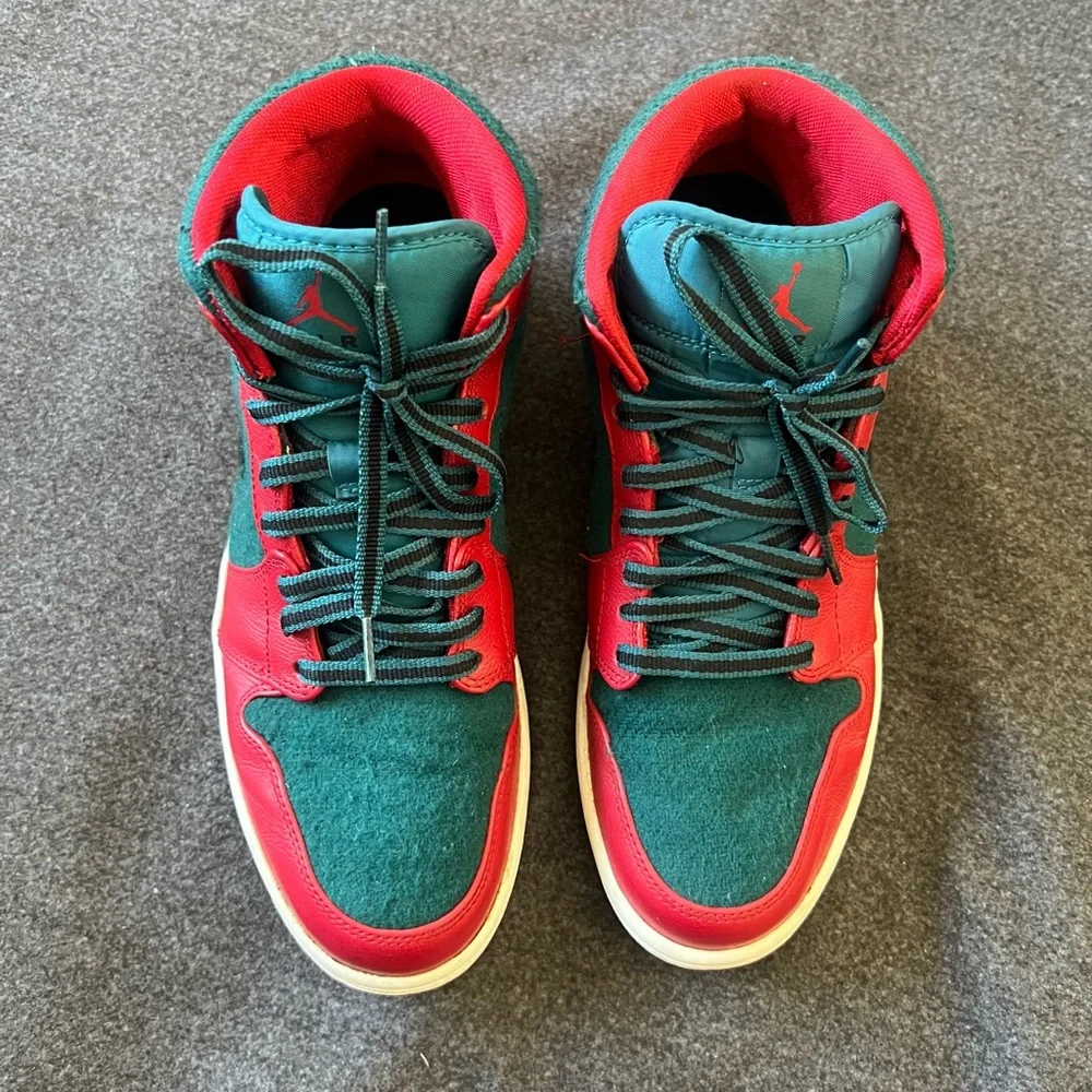 Air Jordan 1 Mid Gym Red Dark Sea Basketball Shoes